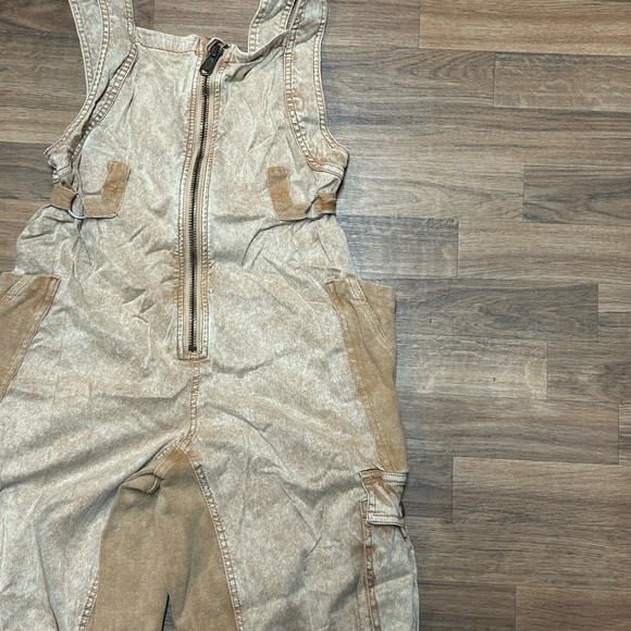 Free People Movement NEW women’s soft khaki tan cargo overalls
Size s - Picture 3 of 7